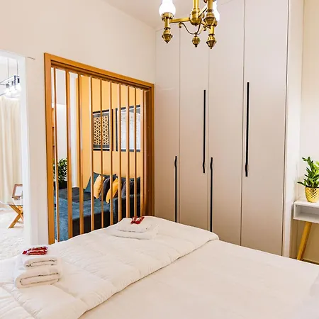 Апартаменты Alice's Away From Лариса